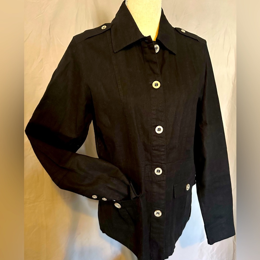 EUC Bill Blass S blouse black button down tailored w/ 2 pockets silver buttons